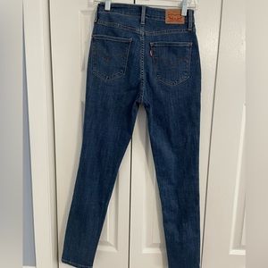 Levi’s women’s jeans 721 high rise skinny W27 L28, excellent condition.